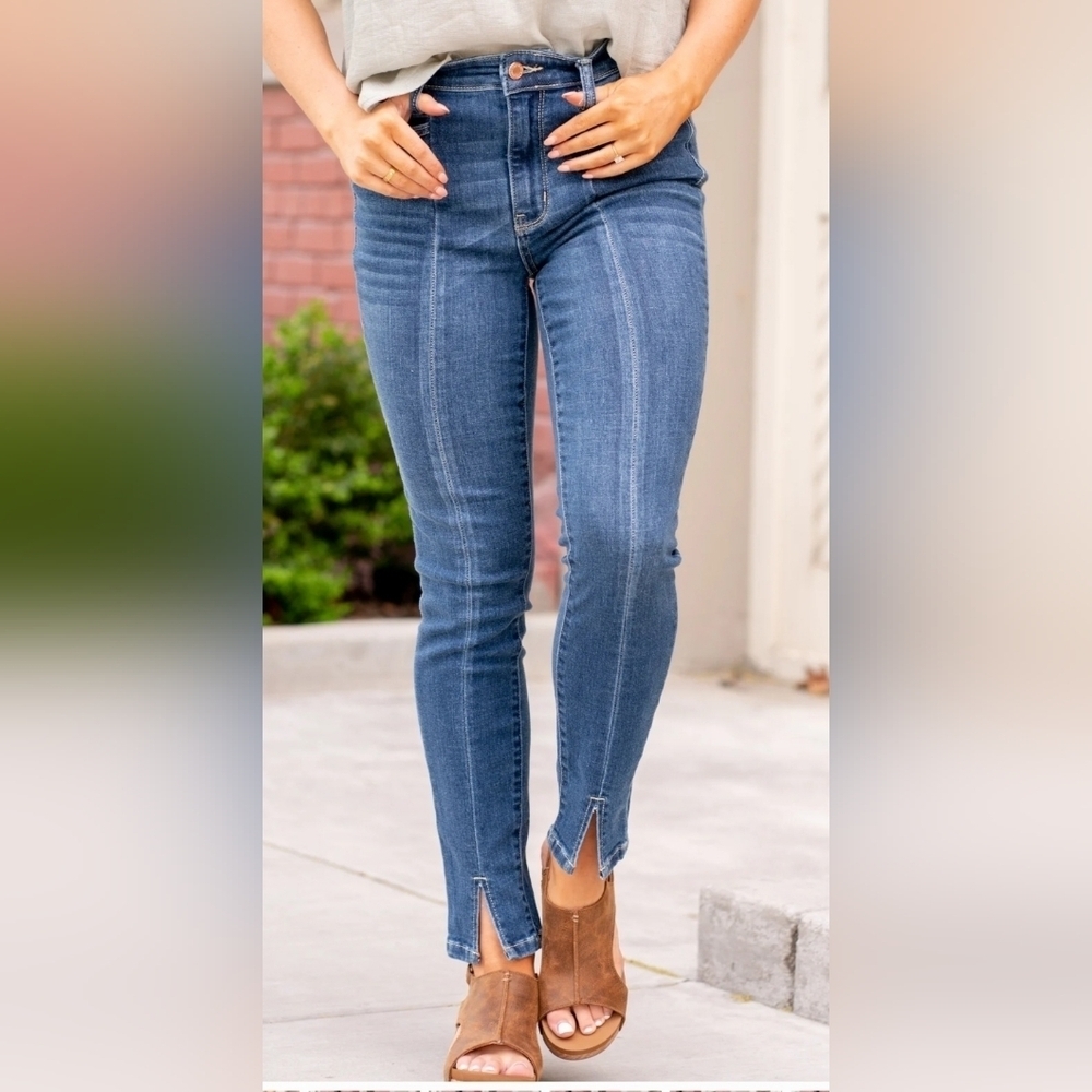​Judy Blue NWT Road Tripping Jeans High Waist Front Seam 3/26 4-Way Stretch